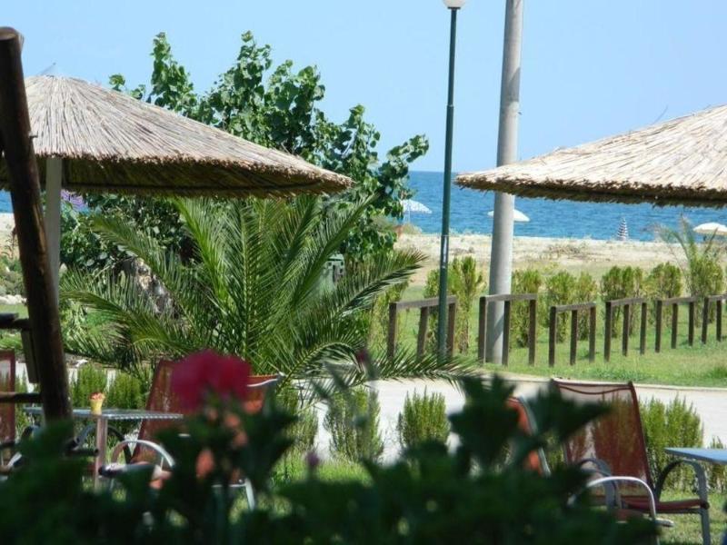 Pension Delfini Asproválta Luaran gambar